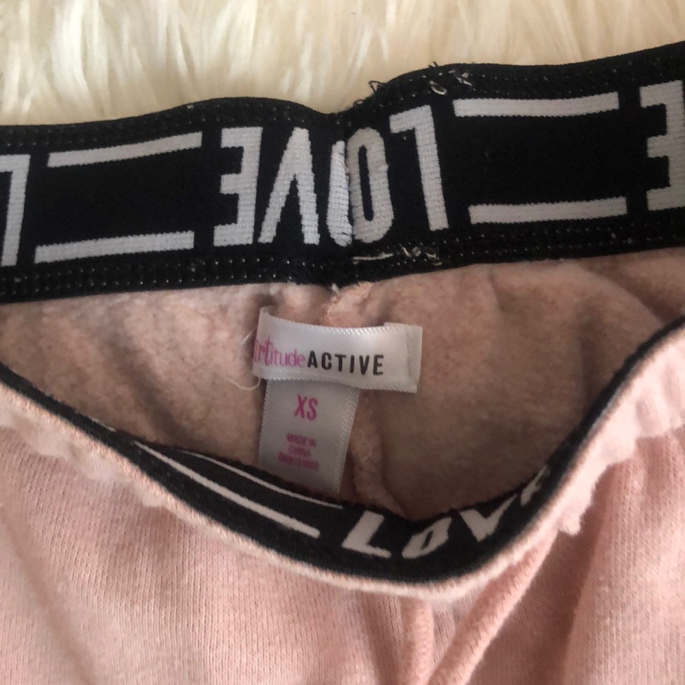 Tracksuit - Picture 7 of 8